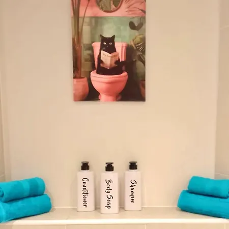 Modern 1br - Centre - Balcony Views *