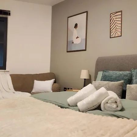 Апартаменты Modern 1br - Centre - Balcony Views