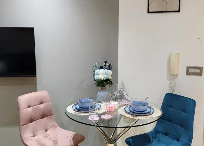 Апартаменты Modern 1br - Centre - Balcony Views *