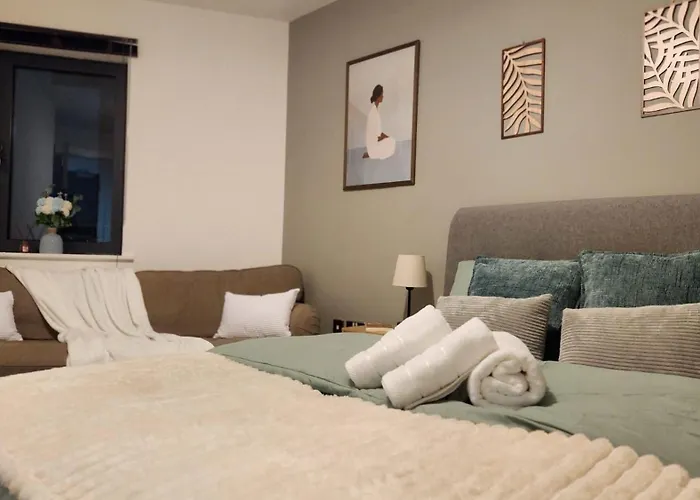 Апартаменты Modern 1br - Centre - Balcony Views