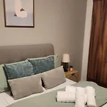 Modern 1br - Centre - Balcony Views