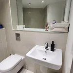 Modern 1br - Centre - Balcony Views Leeds (West Yorkshire)