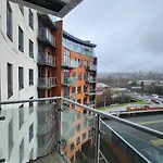 Modern 1br - Centre - Balcony Views Apartment