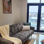 Modern 1br - Centre - Balcony Views Leeds (West Yorkshire)