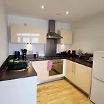 Modern 1br - Centre - Balcony Views Apartment Leeds (West Yorkshire)