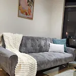 Modern 1br - Centre - Balcony Views *