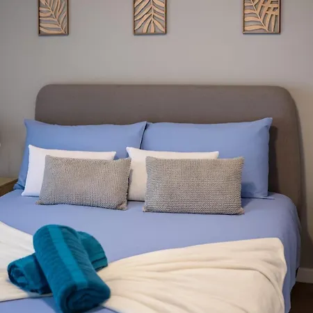 Modern 1br - Centre - Balcony Views Apartament *