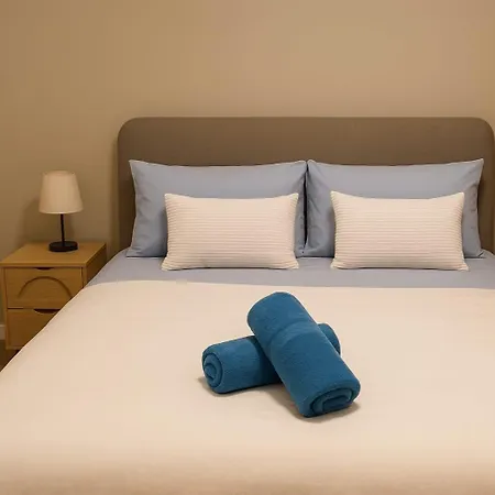 Modern 1br - Centre - Balcony Views Apartament