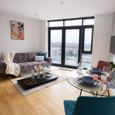 Modern 1br - Centre - Balcony Views Leeds (West Yorkshire)