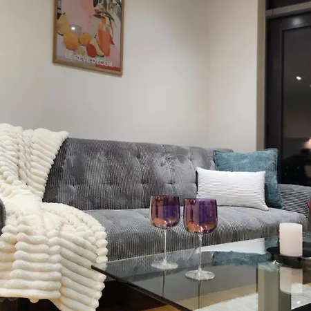 Modern 1br - Centre - Balcony Views