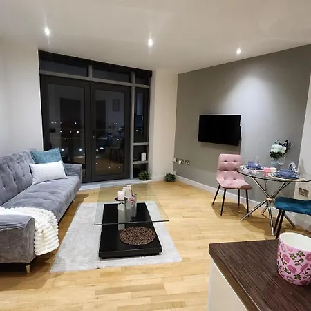 Modern 1br - Centre - Balcony Views * Leeds (West Yorkshire)