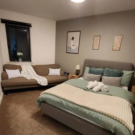 Modern 1br - Centre - Balcony Views * Leeds (West Yorkshire)