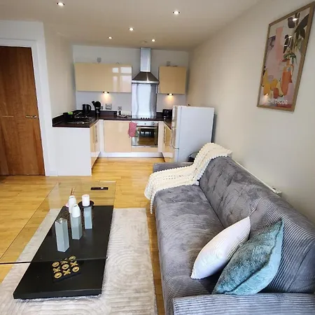 Modern 1br - Centre - Balcony Views * Leeds (West Yorkshire)