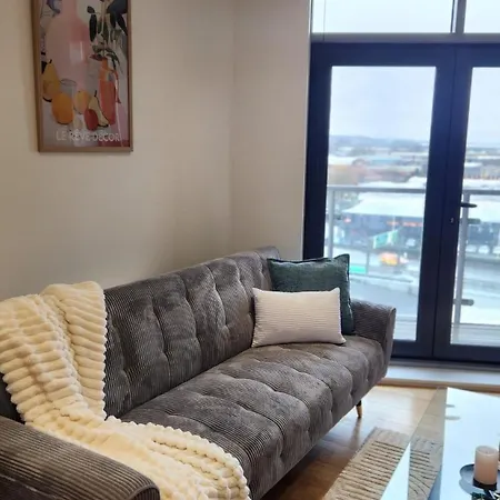 Modern 1br - Centre - Balcony Views Leeds (West Yorkshire)