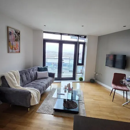 Modern 1br - Centre - Balcony Views Leeds (West Yorkshire)