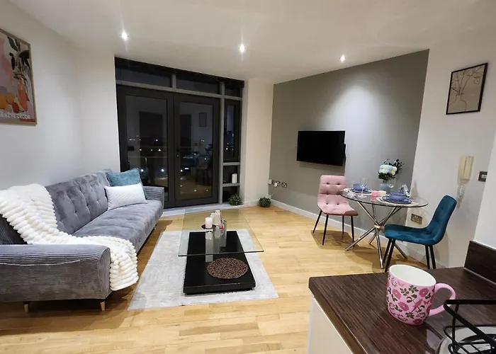 Modern 1br - Centre - Balcony Views * Leeds (West Yorkshire)