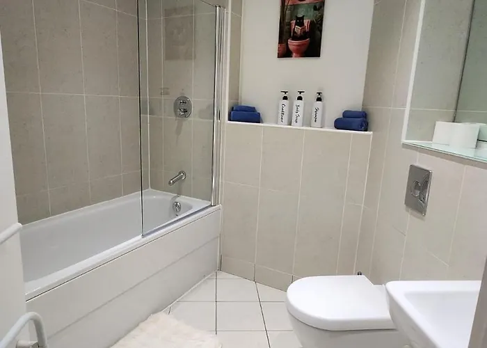 Modern 1br - Centre - Balcony Views Appartamento *