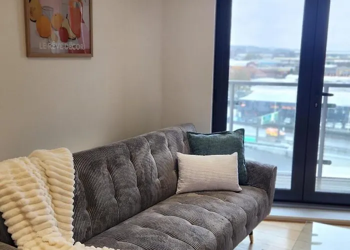 Modern 1br - Centre - Balcony Views Leeds (West Yorkshire)