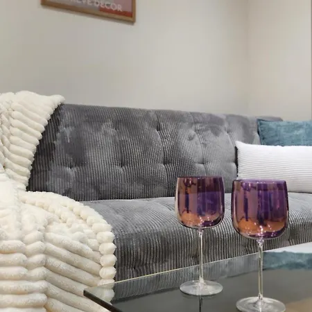 Modern 1br - Centre - Balcony Views Apartment Leeds (West Yorkshire)