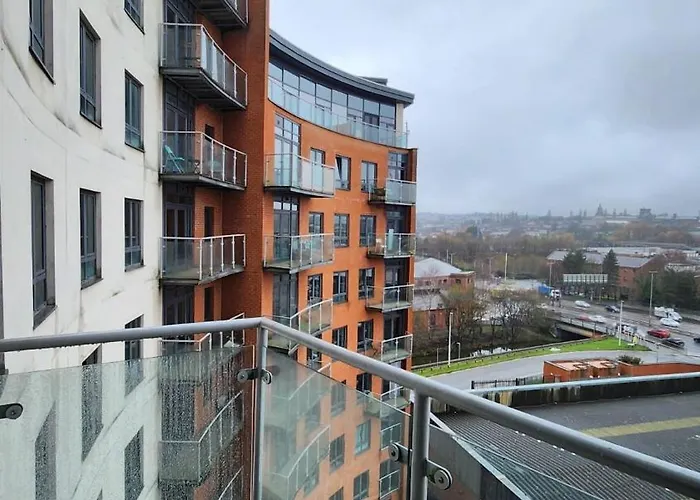 Modern 1br - Centre - Balcony Views Apartment