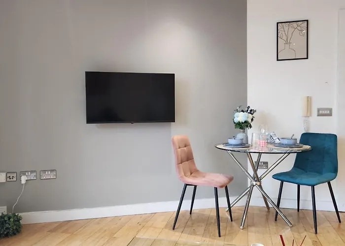 Modern 1br - Centre - Balcony Views