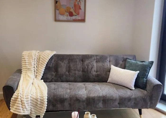 Modern 1br - Centre - Balcony Views * Leeds (West Yorkshire)